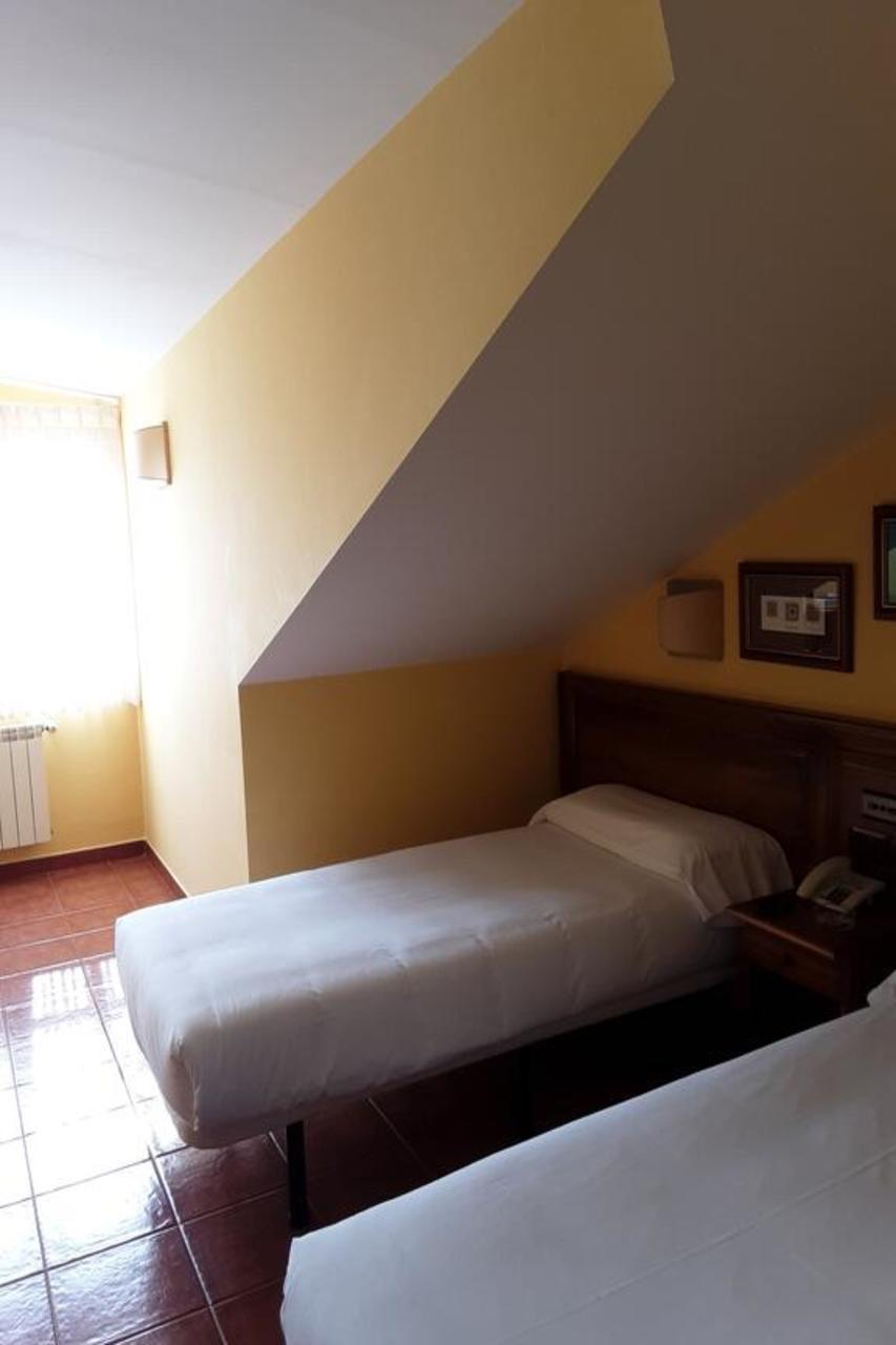 Hotel Marques De La Moral Naveces Екстериор снимка