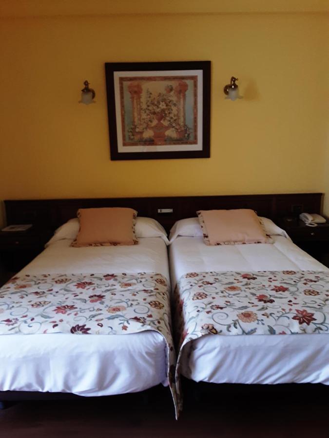Hotel Marques De La Moral Naveces Екстериор снимка
